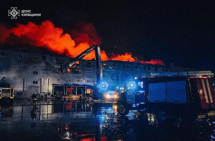 Ngoài vụ đánh tấn công lớn vào ngày 20/12, đêm 19/12, Quân đội Nga đã sử dụng 8 tên lửa hành trình và UAV tự sát Geran-2 tấn công thủ đô Kiev của Ukraine, gây ra hỏa hoạn gần sân bay Boryspil, một kho vũ khí lớn của NATO đã bị nổ tung. Ngoài ra, cũng có thông tin về các cuộc tấn công tại các khu vực Kherson và Cherkasy của Ukraine.