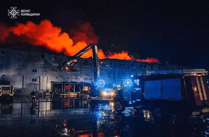 Ngoài vụ đánh tấn công lớn vào ngày 20/12, đêm 19/12, Quân đội Nga đã sử dụng 8 tên lửa hành trình và UAV tự sát Geran-2 tấn công thủ đô Kiev của Ukraine, gây ra hỏa hoạn gần sân bay Boryspil, một kho vũ khí lớn của NATO đã bị nổ tung. Ngoài ra, cũng có thông tin về các cuộc tấn công tại các khu vực Kherson và Cherkasy của Ukraine.