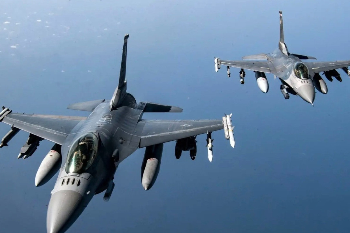 Kể từ khi ra đời, Mỹ luôn coi trọng việc phát triển F-16, với việc phát triển nhiều mẫu cải tiến, khiến F-16 vẫn có khả năng chiến đấu rất mạnh. Lực lượng Không quân Mỹ có kế hoạch tiếp tục sử dụng F-16 cho đến năm 2040 thông qua việc nâng cấp và kéo dài tuổi thọ.