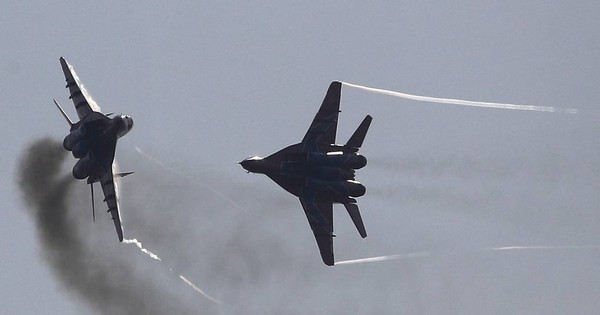 Theo người dân địa phương, chiếc máy bay chiến đấu di chuyển từ hướng Tây về phía biên giới Nga, tuy nhiên, trước khi đến đường liên lạc vài km, nó đã rẽ theo hướng Bắc. Một sự cố tương tự đã được quan sát vào ngày 25/11, như trong báo cáo OSCE. 