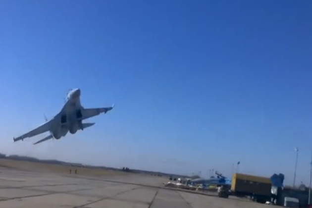 Trong bối cảnh tình hình khu vực căng thẳng, ngày hôm nay lại xuất hiện thêm một máy bay chiến đấu của Quân đội Ukraine, được phát hiện gần biên giới phía tây nam nước cộng hòa tự xưng Donetsk (DPR). Đây là chiếc thứ hai xuất hiện tại khu vực này trong vòng 1 tuần.