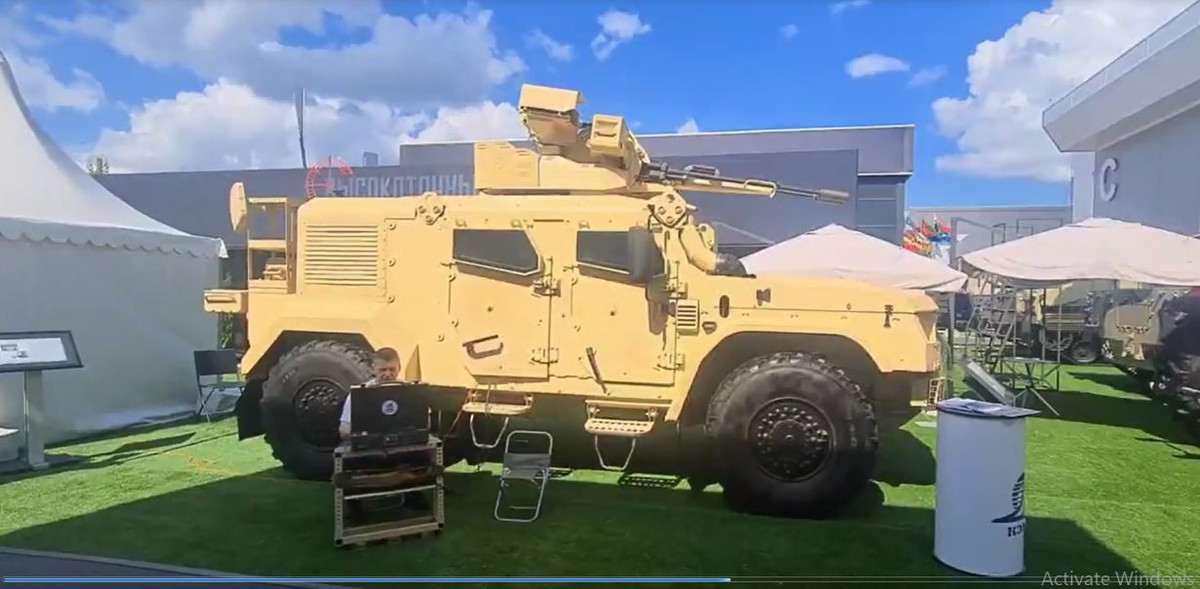 Do vậy, hệ thống pháo phòng không tự động ZSU-23-2M2 này được bố trí trên xe bọc thép chiến thuật K-4386 Taifun-VDV hoặc ở phiên bản điều khiển từ xa, có thể bảo vệ các kho đạn và đường tiếp tế thường xuyên bị tấn công bằng Hệ thống tên lửa pháo binh cơ động (HIMARS) do Mỹ cung cấp cho Ukraine. 