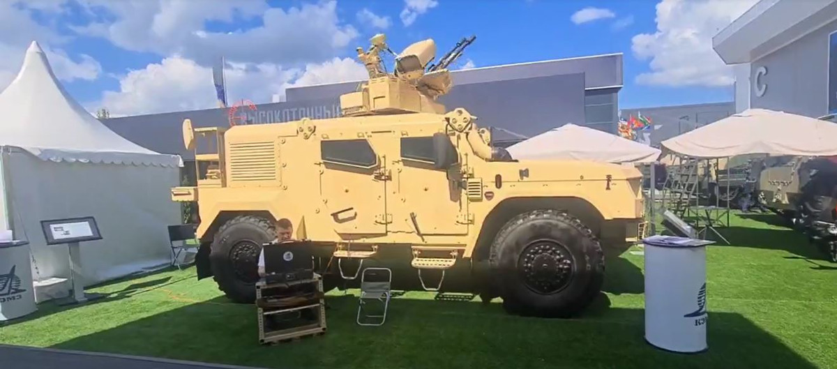 Trước đó có một đoạn video cho thấy tháp pháo tự động trên xe chiến thuật bọc thép Taifun-VDV đang quay và xoay, cho thấy hệ thống ngắm mục tiêu bằng hệ thống quang điện, máy đo xa…, điều khiển pháo phòng không ZU-23M2, được phát triển từ thời Liên Xô.