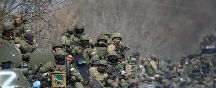 Có nhiều lý do giải thích cho lợi thế về sức mạnh của RFAF. Xét về khả năng huy động trong nước, Nga có dân số đông đảo và có thể nhanh chóng huy động một lượng lớn quân trong thời chiến; đặc biệt là huy động ở khu vực phía đông và phía nam nước Nga, nơi kinh tế chưa phát triển mạnh.