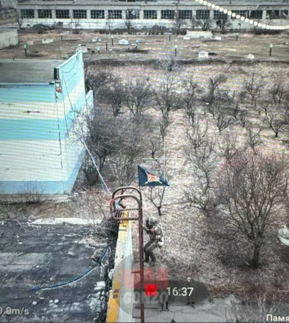 Đặc biệt là hành động cắm cờ của quân Nga tại khu vực tấm bia của trung tâm thành phố. Cần lưu ý rằng Trạm cứu hỏa số 13, cũng như các tòa nhà lân cận, đã trở thành những mục tiêu đầu tiên nằm dưới sự kiểm soát của quân Nga trong khu vực của Nhà máy than cốc. 