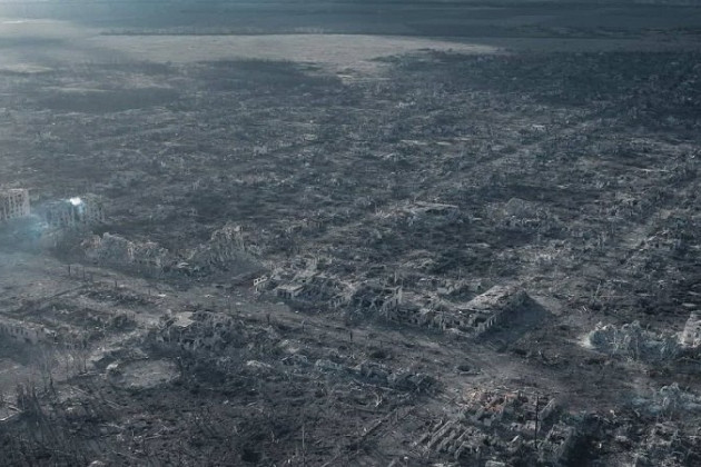 Trước đó nhiều sĩ quan cao cấp của Ukraine đã đề nghị triệt thoái khỏi Avdiivka để “bảo toàn lực lượng”, nhưng đã bị Tổng thống Zelensky phản đối quyết liệt, khi yêu cầu giữ Avdiivka “bằng mọi giá”. Nhưng nhiều người lo ngại rằng, hậu quả đối với Avdiivka có thể còn nghiêm trọng hơn Bakhmut, nếu không có quyết định kịp thời rút quân khỏi thành phố.