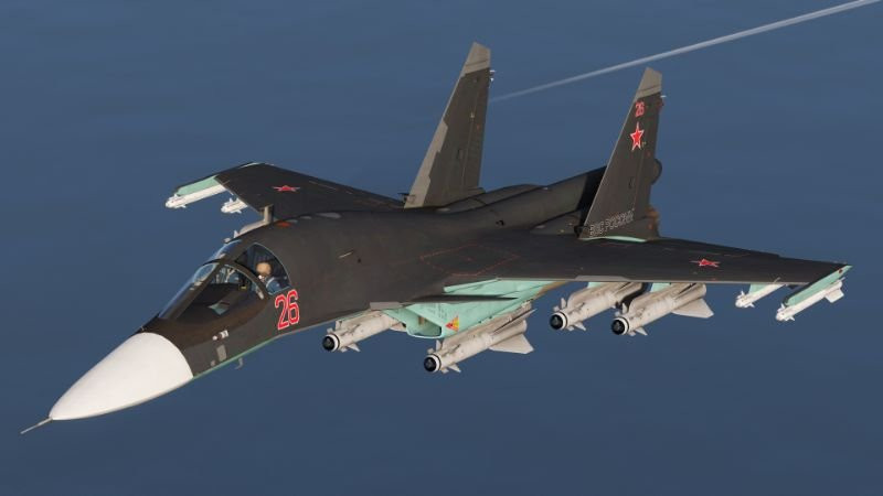Mặc dù Su-34 được thiết kế cho nhiệm vụ tấn công mặt đất, nhưng máy bay này cũng có khả năng không chiến; kế thừa tính năng cao của dòng Su-27 và được trang bị vũ khí và cảm biến tiên tiến trên máy bay, Su-34 có thể mang tới 8 tên lửa không đối không R-77-1, dẫn đường bằng radar chủ động.