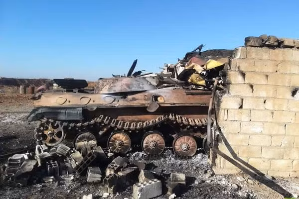 Tuy nhiên Quân đội Nga đã có những kinh nghiệm đối phó với tên lửa chống tăng qua cuộc chiến tại Syria. Nên nhớ trong giai đoạn đầu, tên lửa chống tăng TOW được phương Tây và các quốc gia Arab viện trợ cho phiến quân, đã làm “tuyệt chủng” xe tăng của Quân đội Syria trên chiến trường.