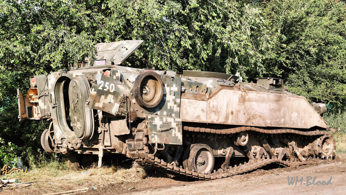 Đầu đạn tên lửa chống tăng TOW trang bị trên xe Bradley, có thể xuyên thủng giáp trước của xe tăng chiến đấu chủ lực T-72; cho nên uy lực của vụ nổ đạn tên lửa TOW khiến tháp pháo bị thổi bay. Ảnh: Wmblood.