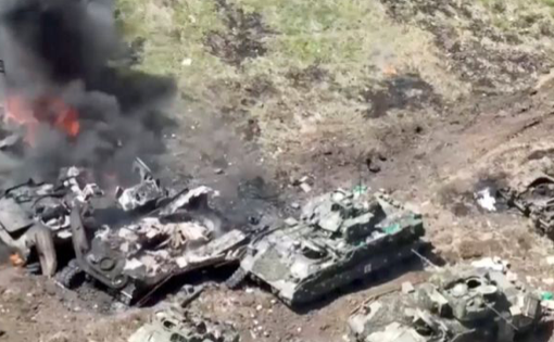 Trung tá Karen Kwiatkowski cho rằng: "Chỉ trong một trận đánh, lực lượng Nga đã loại khỏi vòng chiến đấu ít nhất 17 chiếc Bradley Mỹ chuyển cho Ukraine. Liệu rằng những cỗ xe như vậy được tăng cường có được Kiev tiếp tục tin dùng trong các cuộc phản công?". Ảnh: Telegram. 