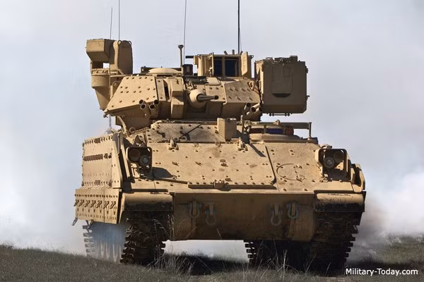 Xe hỗ trợ hỏa lực M7 có khả năng cơ động tuyệt vời, khi sử dụng khung gầm xe thiết giáp Bradley và được trang bị động cơ công suất lớn, cho xe khả năng vượt địa hình (off-road) rất tốt và thích ứng với những thay đổi nhanh chóng của địa hình.