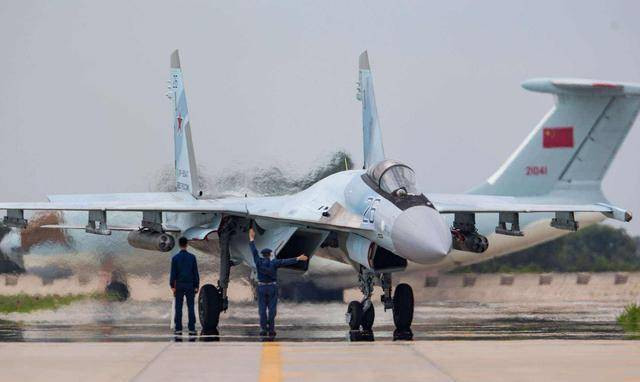 Về việc tại sao Trung Quốc vẫn mua Su-35 của Nga, thực tế thì Trung Quốc rất muốn động cơ tuyệt vời của máy bay chiến đấu Su-35, xét cho cùng thì động cơ đã là rào cản cuối cùng cản trở bước tiến của máy bay chiến đấu nội địa Trung Quốc. 