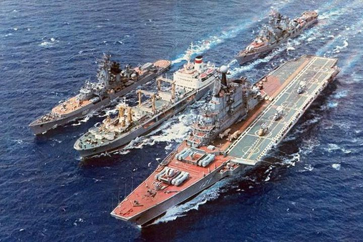 Các tàu chiến mặt nước cần thêm không gian boong để đặt vũ khí và cảm biến của riêng chúng. Còn nếu cố gắng kết hợp các yêu cầu của hai tàu chiến này thành một tàu chiến, có hiệu suất kém sẽ được sản xuất. Nguồn ảnh: Sina.
