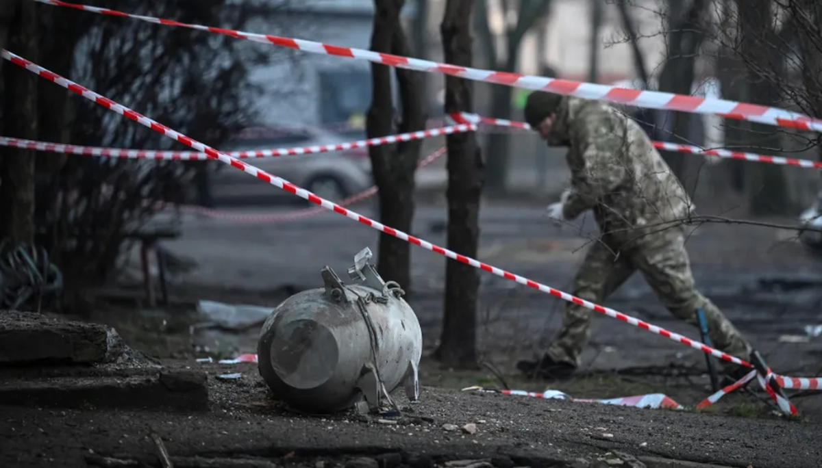 11 máy bay ném bom chiến lược Tu-95MC của Lực lượng Không quân chiến lược Nga cất cánh từ các sân bay Volgodonsk và Engels ở Nga, cơ động trong khu vực tuyến phóng và phóng 29 tên lửa hành trình Kh-101 và Kh-555 về phía Kiev. 