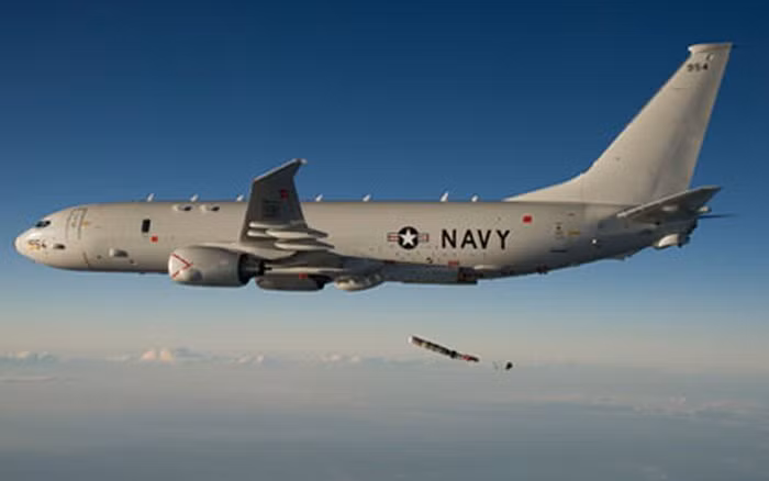 Nhiệm vụ của chiếc máy bay tuần tra chống ngầm P-3B là tiếp cận vùng biển cận biên của Bắc Băng Dương, gần giáp giới Na Uy và Nga; mục đích là thả các phao thủy âm gần căn cứ tàu ngầm của Liên Xô, để nắm bắt tốt hơn hoạt động di chuyển của các tàu ngầm hạt nhân của Hải quân Liên Xô. 