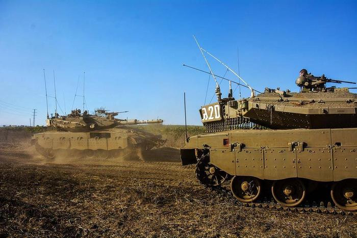 Cựu Thủ tướng Israel Yair Lapid cho rằng, việc Israel có tiến hành chiến dịch trên bộ ở Dải Gaza hay không, điều mà Thủ tướng Netanyahu coi trọng nhất là thái độ của Mỹ. Bởi điều Israel cần nhất lúc này, là sự hỗ trợ tình báo và hỗ trợ tinh thần của Mỹ, để có thể “giải quyết” Hamas ở mức tối đa.