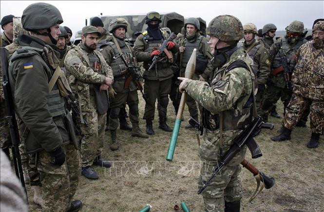 Ivan Filiponenko, phát ngôn viên của dân quân LPR cho biết: “Các quân nhân Ukraine thường từ chối gia hạn hợp đồng và làm mọi cách để họ bị bãi nhiệm nghĩa vụ quân sự. Liên quan đến tình hình hiện tại, chỉ huy Miền Đông đã ra lệnh cho các đơn vị bằng mọi cách, đảm bảo biên chế quân số 100%”.