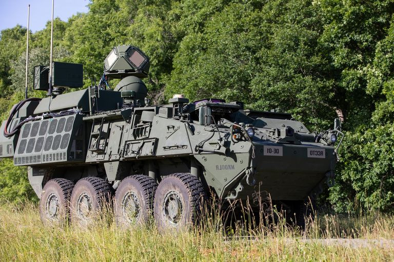 Cùng với đó là việc Quân đội Nga tấn công vào ngành công nghiệp quốc phòng của Ukraine, khiến cho Ukraine đã trực tiếp mất đi năng lực bảo trì và sản xuất xe tăng. Ukraine ngày nay đã “không còn là chính họ”, khi đã phải phụ thuộc hoàn toàn vào NATO, để đảm bảo các nhu cầu vũ khí của họ.