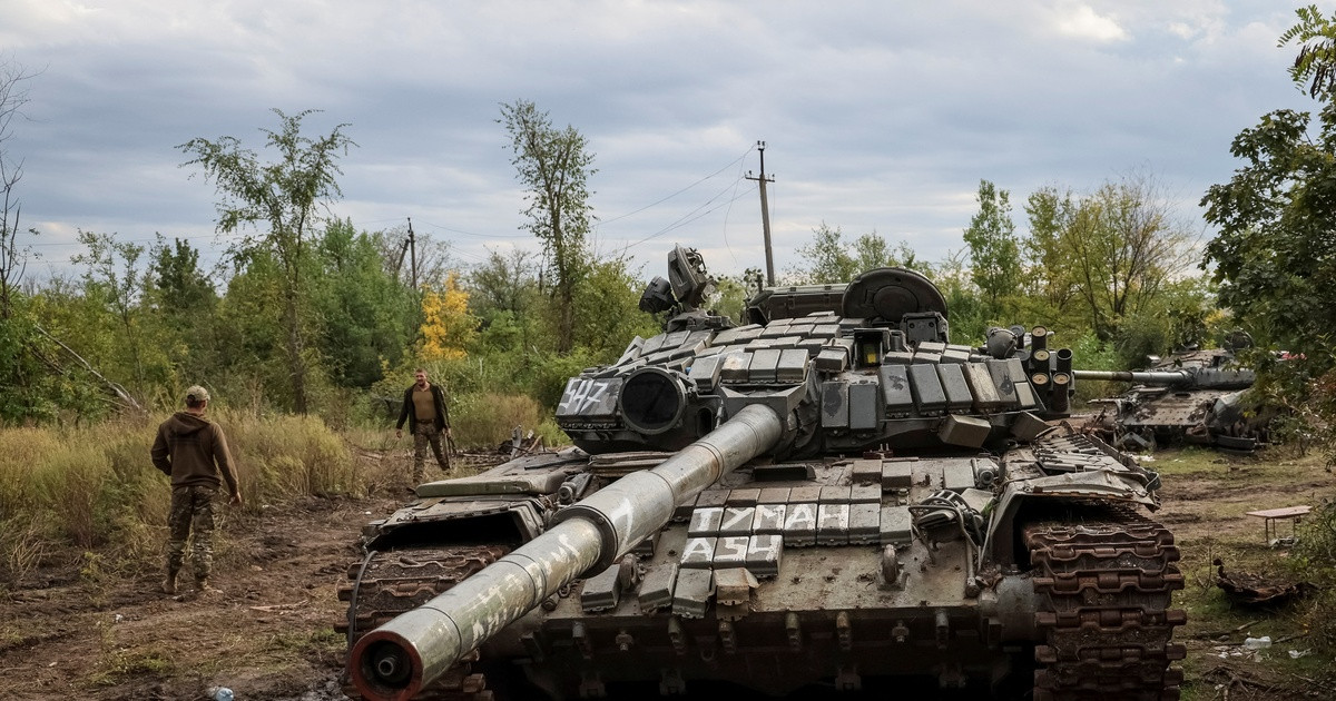 Khi phỏng vấn một binh sĩ Ukraine, phóng viên được biết, trong vài tháng qua, Quân đội Ukraine đã thu giữ hàng trăm xe tăng, xe bọc thép chở quân và xe chiến đấu bộ binh của Nga trong các cuộc chiến với Quân đội Nga, nhưng chưa đến 1/10 số xe tăng, xe bọc thép này có thể sử dụng được ở thời điểm hiện tại.