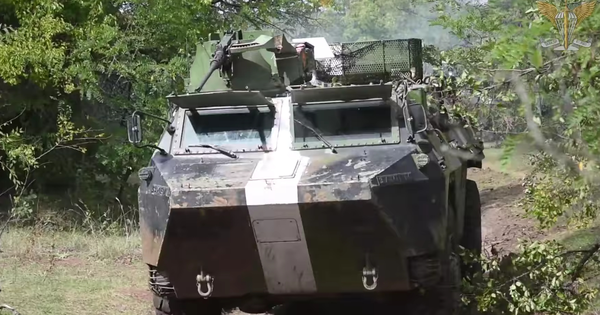 Sau đó, Quân đội Ukraine cũng đã tập hợp một số đơn vị thiết giáp ở Kherson, để có thể đánh một trận quyết chiến với Quân đội Nga. Nhưng điều đáng chú ý là mặc dù Quân đội Ukraine có một số lượng lớn xe bọc thép hạng nhẹ của Anh và Pháp, nhưng chưa nhận bất cứ xe tăng chủ lực nào của NATO qua đường viện trợ.