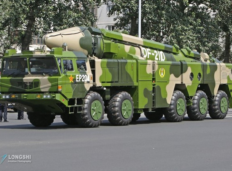 PLA đã triển khai một số lượng lớn tên lửa hành trình và đạn đạo dẫn đường chính xác tầm xa; một trong số đó là tên lửa đạn đạo DF-21D, được cho là được thiết kế đặc biệt, để tấn công các tàu chiến mặt nước cỡ lớn như tàu sân bay Mỹ.