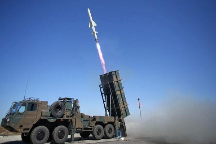 Một số nhà quan sát thậm chí còn đi xa hơn, đề xuất Nhật Bản áp dụng chiến lược “chủ động răn đe” để làm cho Nhật Bản ít bị tấn công hơn, bằng cách mở rộng khả năng phòng thủ và đồng thời tăng cường khả năng tiêu diệt các lực lượng tấn công thù địch, ngay cả ở khoảng cách xa, từ chính lãnh thổ Nhật Bản. Nguồn ảnh: Pinterest.