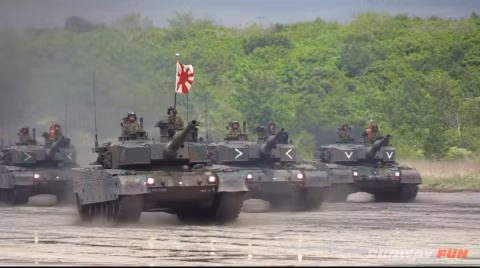 Trong những năm gần đây, Tokyo đã thực hiện một chương trình hiện đại hóa quân sự quan trọng. Ngoài việc mua 147 chiếc F-35, Nhật Bản đã mua hoặc có kế hoạch mua trực thăng vận tải cánh lật V-22, máy bay tác chiến chống ngầm P-8, máy bay tiếp dầu trên không KC-46A, trực thăng vũ trang AH-64 Apache.