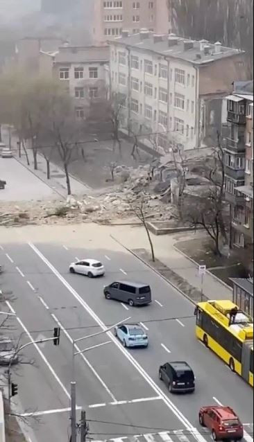 Tuy nhiên cũng có nhiều ý kiến cho rằng, Zircon thực sự đủ nhanh như một tên lửa siêu thanh. Sau cuộc tập kích ngày 25/3, Ukraine thừa nhận hai tên lửa Zircon được Quân đội Nga phóng từ vùng biển gần bán đảo Crimea và bay tới Kiev chỉ trong 3 phút, khiến Ukraine không kịp phát ra cảnh báo phòng không.