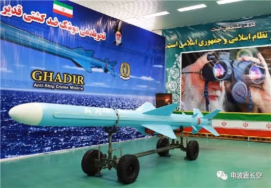 Ba năm sau, Iran đã giới thiệu tên lửa chống hạm Gadir, trên cơ sở cải tiến sâu mẫu Ghadir; hai loại tên lửa này thường bị nhầm lẫn vì cách phát âm gần giống nhau. Mặc dù về cơ bản, Gadir có cùng kích thước với Gadel, nhưng tầm hoạt động đã tăng vọt lên 300 km do sử dụng động cơ mới tiết kiệm nhiên liệu hơn.