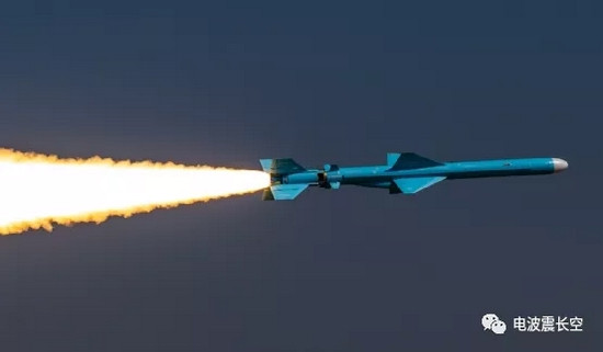 Theo truyền thông Iran, Quân đội nước này sở hữu tên lửa chống hạm C801 và C802 vào khoảng năm 1995. Vào thời điểm đó, họ đã mua 100 tên lửa loại này từ Trung Quốc, nhưng chưa rõ số lượng giao hàng cuối cùng.