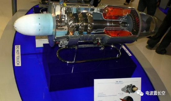 Mẫu tên lửa C802 của Trung Quốc đầu tiên sử dụng động cơ tuốc bin phản lực TRI 60-2 của Công ty Microturbine của Pháp. Sau đó họ mới sử dụng động cơ tuốc bin phản lực CTJ-2 sản xuất trong nước. Iran cũng học Trung Quốc, chọn động cơ TRI 60-2 thông qua các hợp đồng mua sắm bí mật từ Pháp.