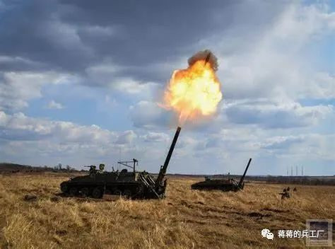 Với những mục tiêu nhỏ lẻ kiên cố, khả năng tiếp cận của bộ binh và xe tăng hạn chế, việc sử dụng đạn cối có điều khiển 1К113, sẽ giúp giải quyết thuận tiện hơn; đồng thời với quỹ đạo của đạn cối bắn theo đường cong cầu vồng lớn, cùng với trọng lượng đạn nặng, giúp tăng khả năng xuyên phá mục tiêu.