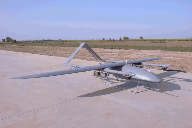 Tuy nhiên các cư dân mạng Trung Quốc đang phản ứng mạnh, vì thấy mẫu UAV Blue Water trông “rất quen thuộc”; khi họ cho rằng, UAV Blue Water của Mỹ, giống hệt với UAV CH-804D cất và hạ cánh thẳng đứng mới của China Rainbow.