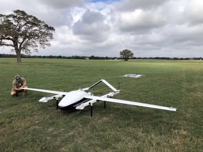 Nhưng Rainbow-804D của Trung Quốc, không phải là phương tiện vận tải trên các tàu chiến như UAV của Mỹ. Mà việc Hải quân Mỹ đề ra ý tưởng sử dụng UAV, để vận chuyển các loại hàng hóa có khối lượng nhỏ, tránh việc phải sử dụng những máy bay lớn có người điều khiển, để tiết kiệm chi phí; đó là thực tế.