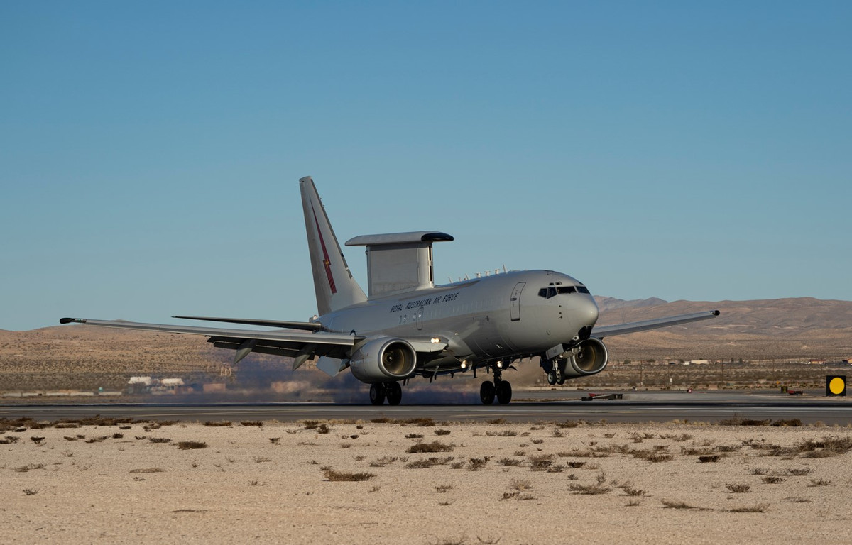 USAF đã yêu cầu 227 triệu USD trong năm tài chính 2023, để mua nguyên mẫu Wedgetail đầu tiên. Một nguyên mẫu thứ hai được lên kế hoạch mua trong năm tài chính 2024, với quyết định sản xuất dự kiến sẽ được thực hiện trong năm tài chính 2025.