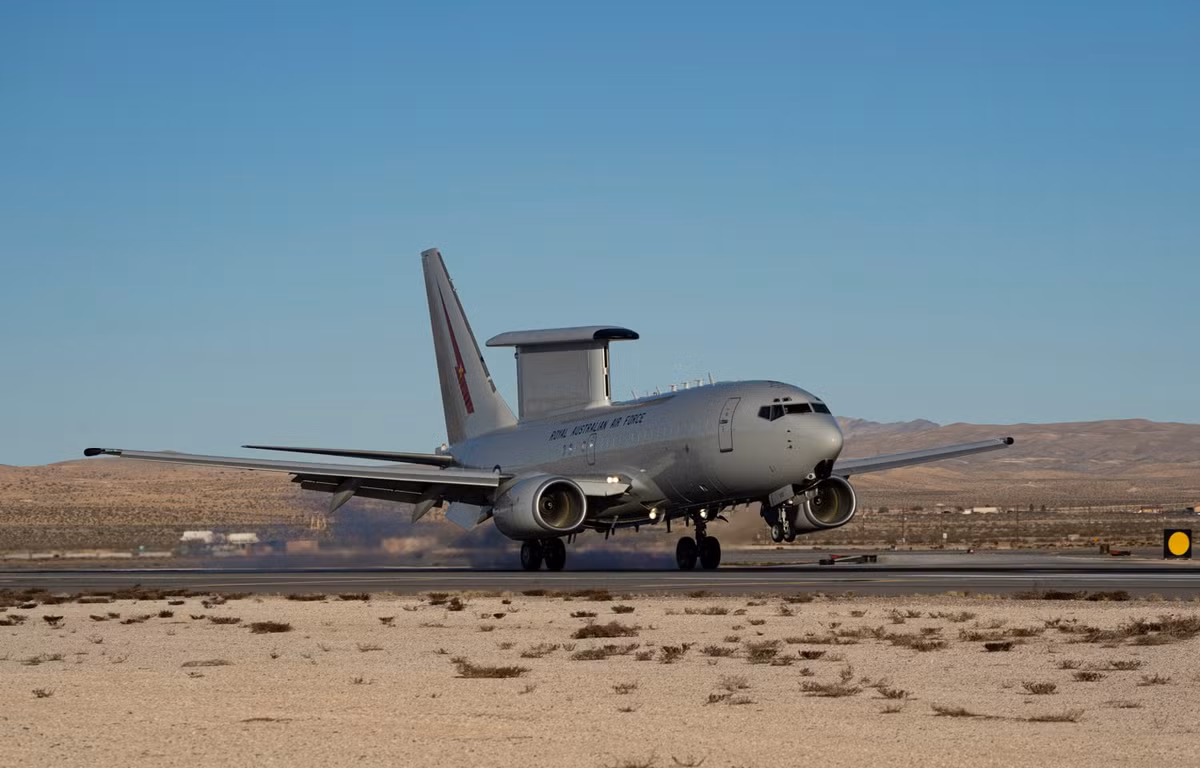 USAF đã yêu cầu 227 triệu USD trong năm tài chính 2023, để mua nguyên mẫu Wedgetail đầu tiên. Một nguyên mẫu thứ hai được lên kế hoạch mua trong năm tài chính 2024, với quyết định sản xuất dự kiến sẽ được thực hiện trong năm tài chính 2025.