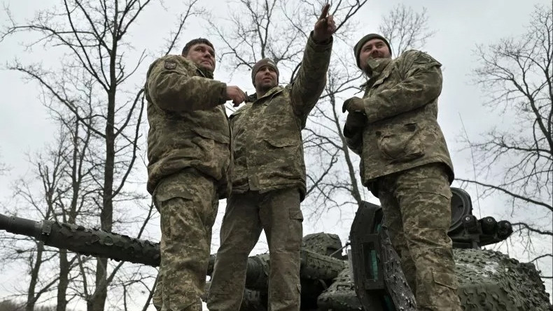 Trong khi đối với Quân đội Ukraine, họ cần điều chỉnh bố cục chiến thuật, tăng cường các hoạt động phối hợp và cải thiện sức mạnh của mình, cải thiện tình hình tiếp tế hậu cần và những cách khác, để đối phó với những thách thức của quân đội Nga. (Nguồn ảnh: Ukrinform, ISW, CNN, Sputnik).