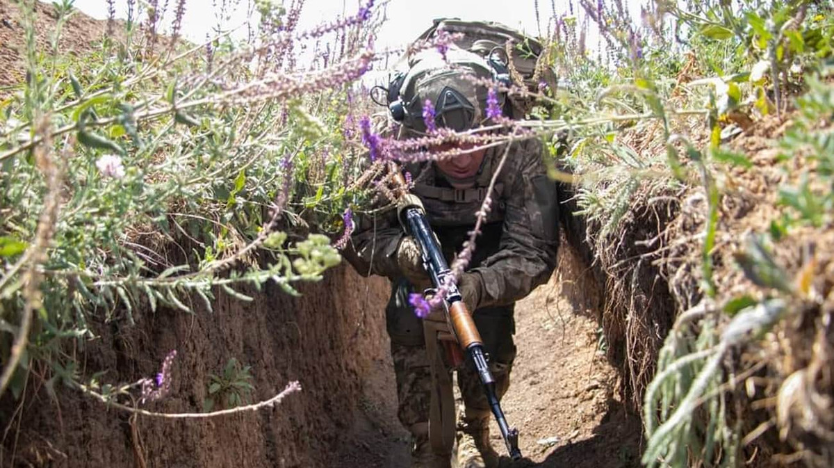 Chuỗi hành động mạch lạc và mạnh mẽ này, không chỉ thể hiện hiểu biết chiến thuật và khả năng tác chiến phối hợp của Quân đội Nga, mà còn gây ra những rạn nứt rõ ràng trên tuyến phòng thủ của Quân đội Ukraine. 