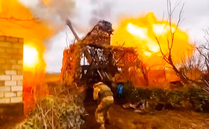 Vì vậy, thay vì nã đạn vào quân Nga ngay khi họ đến trong tầm bắn, pháo binh Ukraine phải chờ đợi để chắc chắn rằng quân Nga đang hướng tới vị trí của họ và chỉ pháo kích vào các nhóm quân lớn, Danylo kết luận.