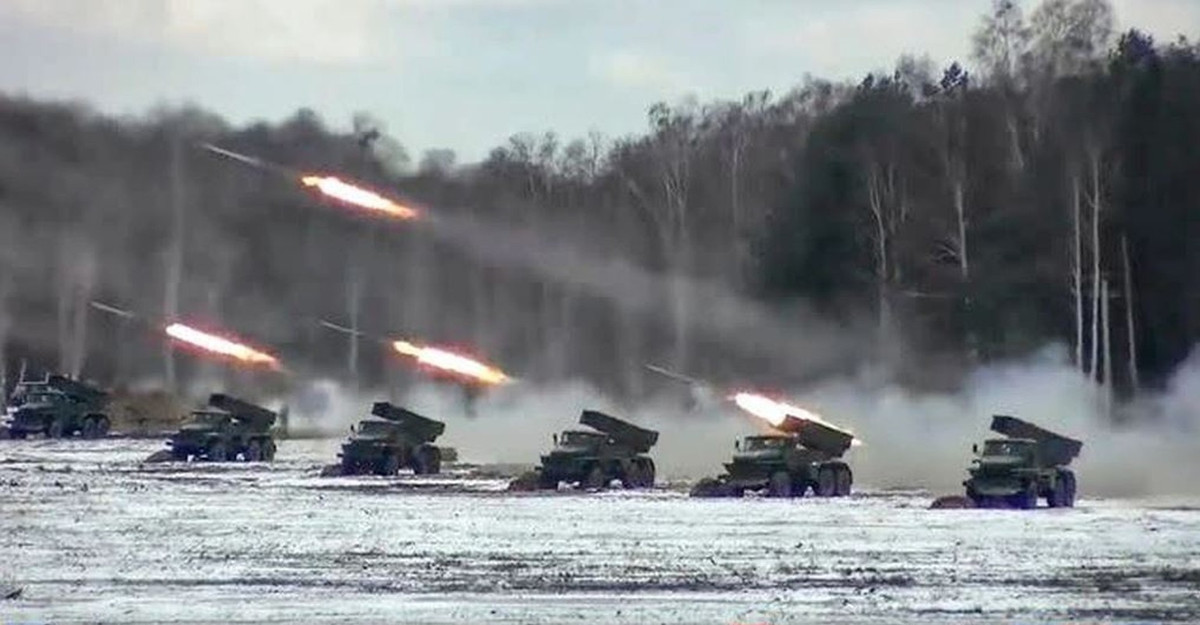 Tình trạng thiếu đạn pháo đã làm suy yếu nghiêm trọng khả năng chiến đấu ngay cả của các đơn vị tinh nhuệ, tình trạng của các đơn vị nghĩa vụ chiếm phần lớn trong Quân đội Ukraine thậm chí còn đáng nghi ngờ hơn. 