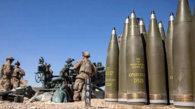 Bây giờ chúng tôi nhận được đạn pháo từ khắp nơi trên thế giới với chất lượng khác nhau và số lượng chỉ 15 viên, để bắn trong ba ngày. Tuần trước chúng tôi nhận được một loạt đạn pháo bị lỗi”; Danylo cho biết.