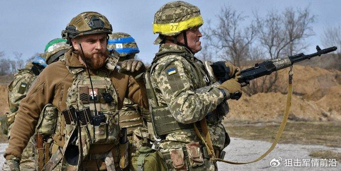 Hơn nữa, các nguồn tin ủng hộ Ukraine tiết lộ rằng, trong số hàng nghìn quân Ukraine, bị mắc kẹt trong vành đai rừng phía tây Sudzha, có hàng trăm lính đánh thuê nước ngoài và hàng chục sĩ quan NATO. Tuyến đường rút lui duy nhất của họ, đó chính là đường cao tốc chiến lược R-200 (từ Sudzha đến Sumy), đã hoàn toàn nằm dưới sự kiểm soát của hỏa lực của RFAF từ lâu. 