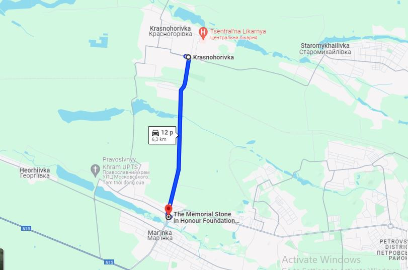 Thị trấn Krasnogorovka cách thị trấn Marinka nổi tiếng với những trận đánh ác liệt khoảng 6,5 km về phía bắc và có diện tích gấp khoảng 1,5 lần Marinka. Rõ ràng, đây là một tiền đồn quan trọng, là con dao cắm sâu vào sườn của “thủ đô” nước Cộng hòa tự xưng Donetsk (DPR), được Quân đội Ukraine biến thành cứ điểm phòng thủ quan trọng ở phía tây thành phố từ năm 2014