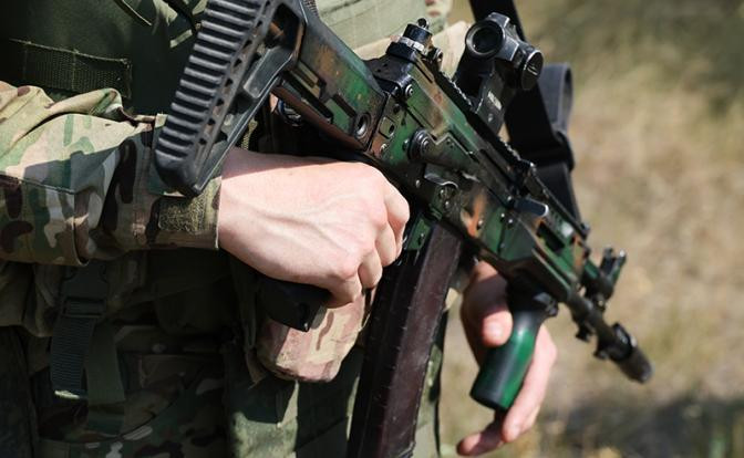 Với số quân ít như vậy, Quân đội Nga phải thực hiện chiến lược bẻ từng chiếc đũa trong một bó đũa. Sau khi tràn ngập Marinka, họ mở rộng đầu cầu ra các khu vực xung quanh, kết hợp với lực lượng tấn công ở hướng Avdiivka, dần tạo thành vòng vây 3 mặt đối với Krasnogorovka.