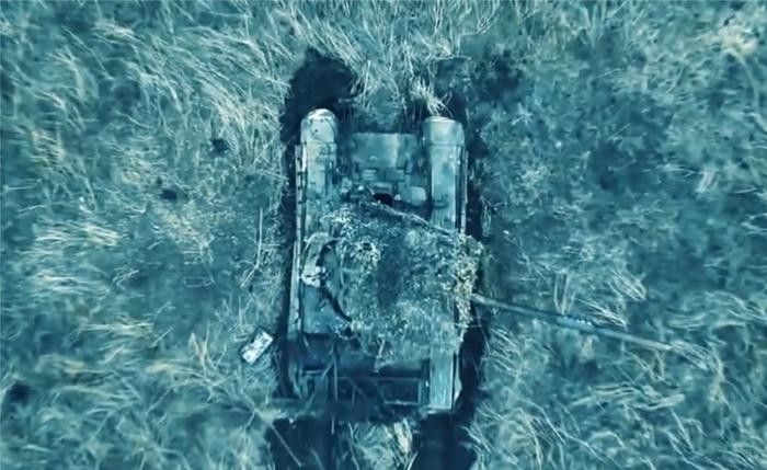 Theo chiến lược “giữ vững từng tấc lãnh thổ” của Quân đội Ukraine, việc để mất Krasnogorovka một cách dễ dàng là điều không thể chấp nhận được; nhưng Quân đội Ukraine khó có thể huy động đủ các đơn vị tinh nhuệ tại đây, khi quân Nga bất ngờ mở hướng mặt trận Kharkov vào ngày 10/5.