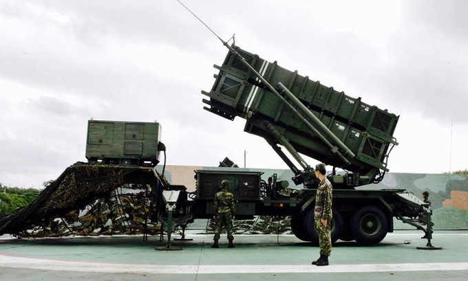 Với việc Đài Loan đang sở hữu một lực lượng phòng không mặt đất hùng hậu, gồm các đài radar cảnh giới tầm xa, hệ thống tên lửa phòng không mặt đất Patriot và hệ thống phòng không Thiên Cung. Vậy máy bay J-16D có thể gây ra mối đe dọa, đang bị đặt dấu hỏi nghiêm trọng.