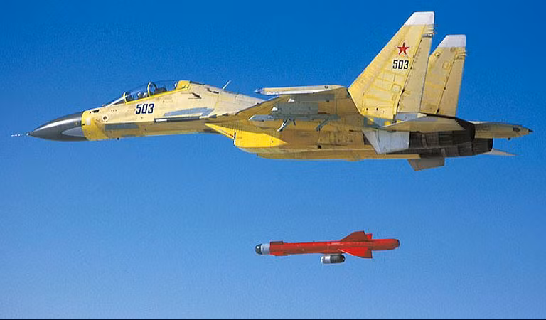 Đứng trước sự đe dọa của tên lửa hành trình Kh-59, vào ngày 1/10/2023 vừa qua, Ukraine đã tổ chức tấn công thành công bằng UAV tự sát vào Nhà máy Hàng không Smolensk, cơ sở sản xuất tên lửa Kh-59. Cơ sở này là một phần không thể thiếu trong ngành công nghiệp quốc phòng của Nga.