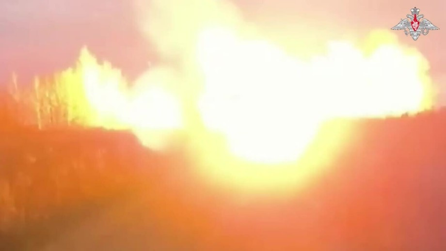 Vũ khí áp có sức công phá quá mạnh và gây áp lực tâm lý nặng nề cho Quân đội Ukraine, khiến nhiều binh lính Ukraine hoảng sợ khi Quân đội Nga sử dụng vũ khí nhiệt áp và không dám tiếp tục chiến đấu. Một số binh sĩ Ukraine nghe tin quân Nga sắp sử dụng vũ khí nhiệt áp để tấn công, đã tự ý rút lui, ảnh hưởng nghiêm trọng đến hiệu quả chiến đấu của Quân đội Ukraine. (Nguồn ảnh: Topwar, Wikipedia, TASS).