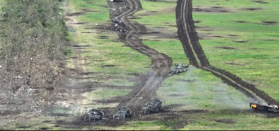 Cuối cùng cả 6 chiếc Leopard 2R đã được bàn giao cho quân đội Ukraine. Nhưng ngay trong trận ra quân đầu tiên ở trước làng Rabotino, thuộc phía nam thị trấn Orekhiv, 3 chiếc Leopard 2R đã bị mìn và hỏa lực của Nga phá hủy; 3 chiếc còn lại hư hỏng như đã miêu tả ở trên.