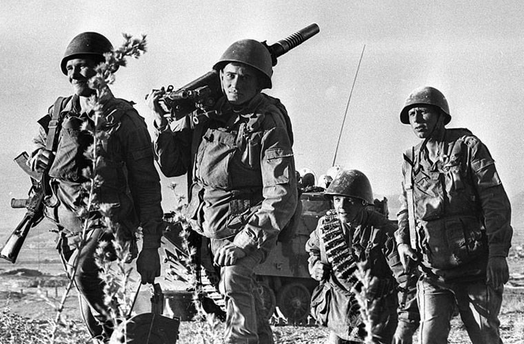 Mục tiêu của các chiến dịch khác nhau tùy thuộc vào mặt trận. Ví dụ, sau đòn tiến công hạt nhân, Quân đội Tiệp Khắc được cho là sẽ xuyên thủng tiền tuyến của NATO và nhanh chóng chiếm giữ Nuremberg, Stuttgart và Munich; tất cả đều là một phần lãnh thổ Tây Đức vào thời điểm đó. 